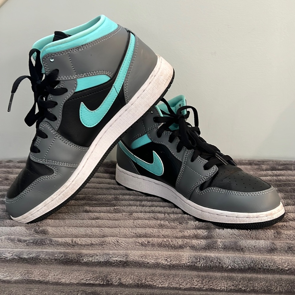 Nike Air Jordan 1 mid Grey Aqua 7Y / W 8.5